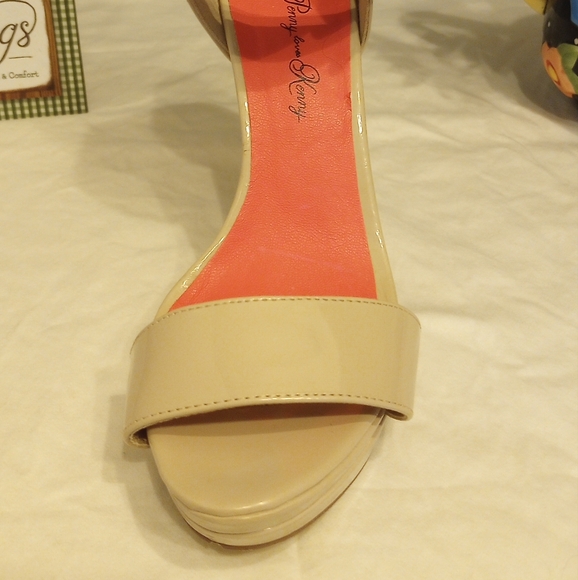 Penny Loves Kenny Heels - Picture 6 of 11